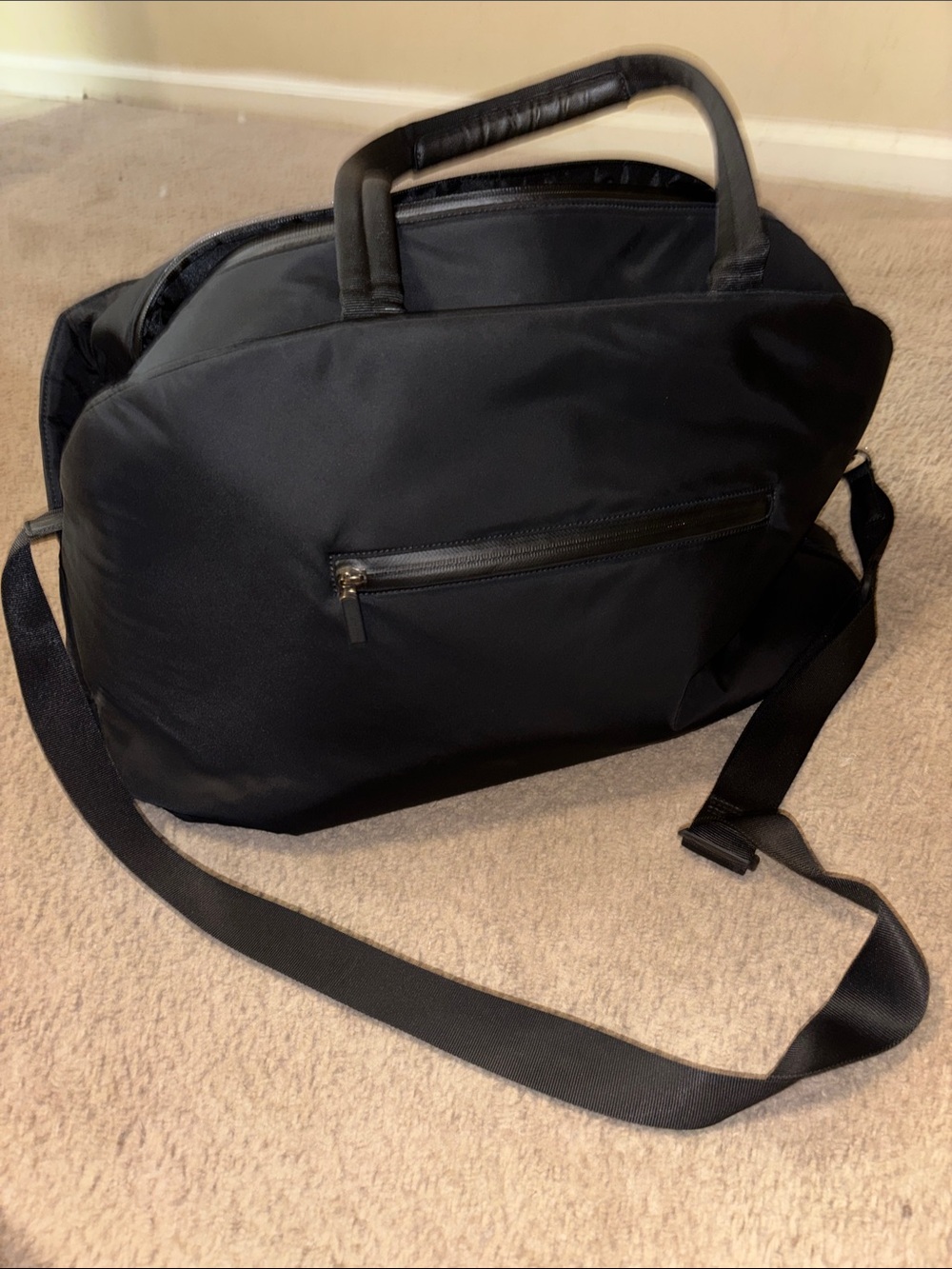 lululemon Go Getter Padded Weekender Bag in Black - Picture 8 of 8